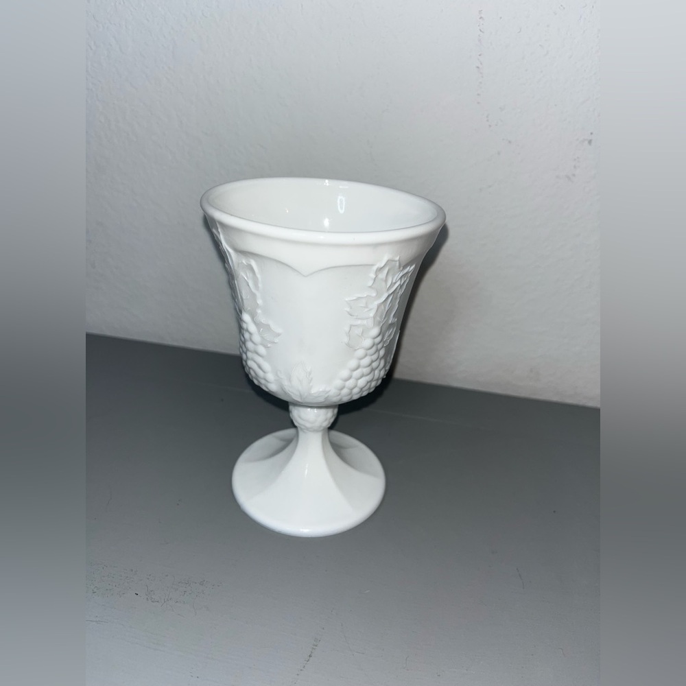 Vtg 1960s Indiana Glass Colony Harvest Grape White Milk Glass Goblet 5.25" 8 oz